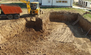 Рытье котлованов под фундамент в Алейске – цена от 2645 руб. за м3 | 2Землекопа-Лук