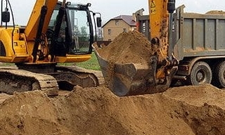 Выкопать яму экскаватором в Алейске от 953 руб. - 2Землекопа-Лук 