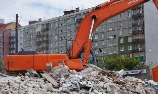 Вывоз строительного мусора с участка в Алейске недорого от 1587 руб. | 2Землекопа-Лук